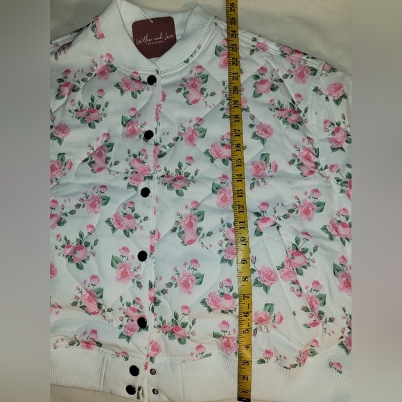Oversized White Quilted Pink Rose Bomber Jacket in size Large Cottage Gardengirl - Picture 4 of 8